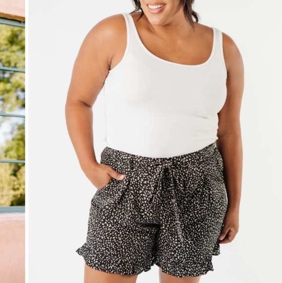 NIP mittoshop "Short Leash Ruffled Shorts - Black" w/ PocketsAnimal Print Sz 1XL - Picture 2 of 13